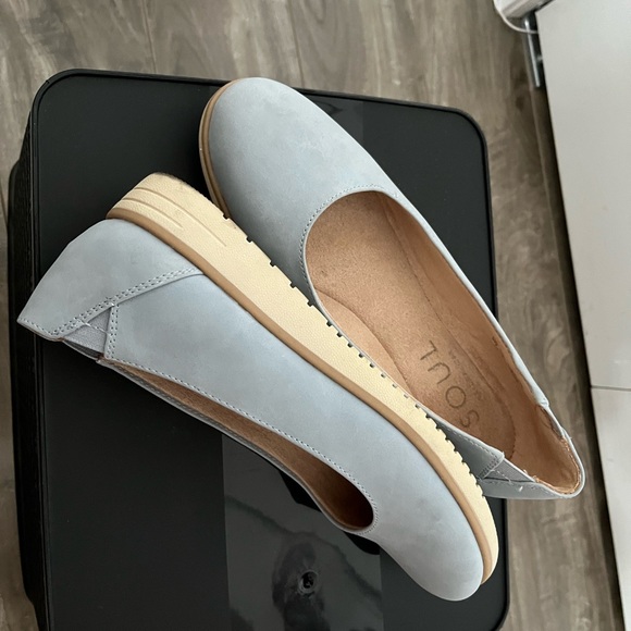 Flat shoes - Picture 2 of 4